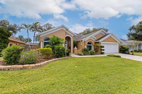 House in Palm Harbor, Florida 3 bedrooms, 192.21 sq.m. № 2396585 - photo 2