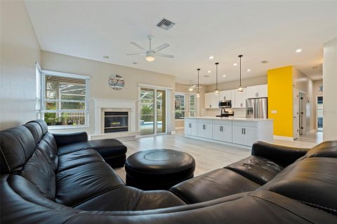 House in Palm Harbor, Florida 3 bedrooms, 192.21 sq.m. № 2396585 - photo 7