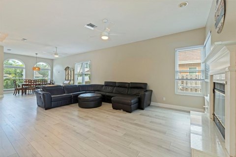 House in Palm Harbor, Florida 3 bedrooms, 192.21 sq.m. № 2396585 - photo 9