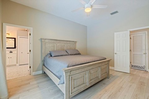 House in Palm Harbor, Florida 3 bedrooms, 192.21 sq.m. № 2396585 - photo 19