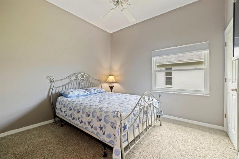 House in Palm Harbor, Florida 3 bedrooms, 192.21 sq.m. № 2396585 - photo 24