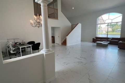 House in Pembroke Pines, Florida 5 bedrooms, 310.76 sq.m. № 2068674 - photo 2