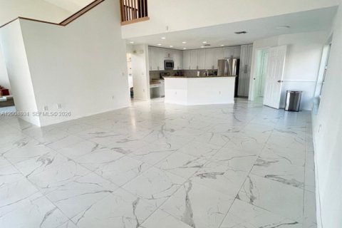 House in Pembroke Pines, Florida 5 bedrooms, 310.76 sq.m. № 2068674 - photo 4