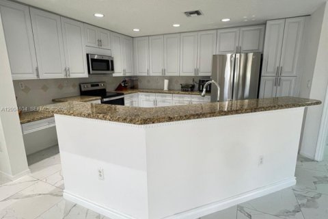 House in Pembroke Pines, Florida 5 bedrooms, 310.76 sq.m. № 2068674 - photo 5