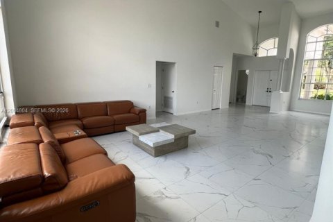 House in Pembroke Pines, Florida 5 bedrooms, 310.76 sq.m. № 2068674 - photo 3