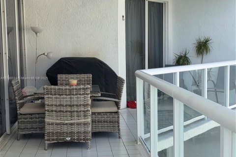 Condo in Sunny Isles Beach, Florida, 2 bedrooms  № 2019407 - photo 3