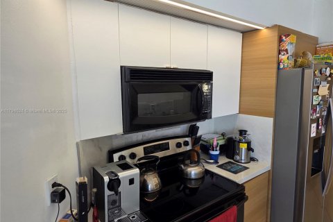 Condo in Sunny Isles Beach, Florida, 2 bedrooms  № 2019407 - photo 11