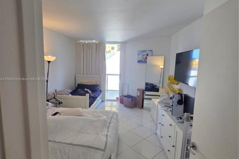 Condo in Sunny Isles Beach, Florida, 2 bedrooms  № 2019407 - photo 20
