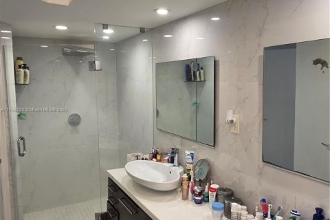 Condo in Sunny Isles Beach, Florida, 2 bedrooms  № 2019407 - photo 16