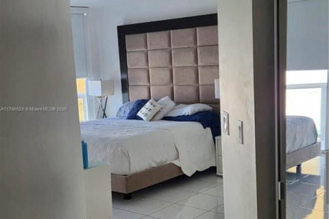Condo in Sunny Isles Beach, Florida, 2 bedrooms  № 2019407 - photo 14