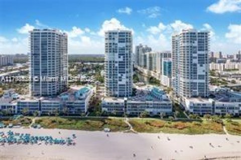 Condo à Sunny Isles Beach, Floride, 2 chambres  № 2019407