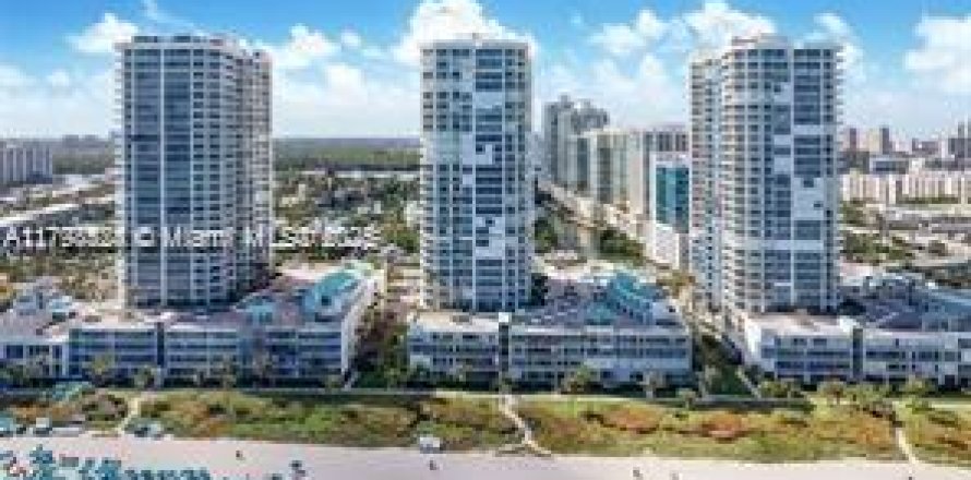 Condo in Sunny Isles Beach, Florida, 2 bedrooms  № 2019407