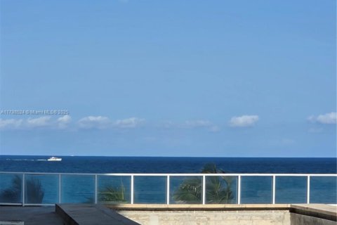 Condo in Sunny Isles Beach, Florida, 2 bedrooms  № 2019407 - photo 27