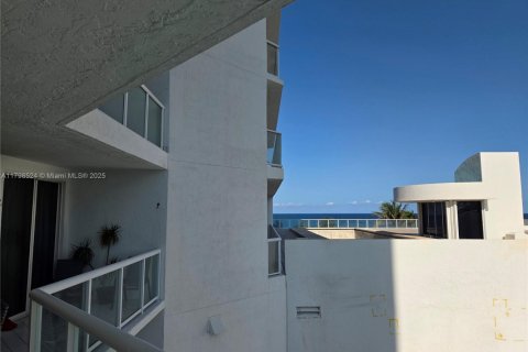 Condo in Sunny Isles Beach, Florida, 2 bedrooms  № 2019407 - photo 4