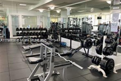 Condo in Sunny Isles Beach, Florida, 2 bedrooms  № 2019407 - photo 23