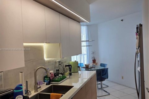 Condo in Sunny Isles Beach, Florida, 2 bedrooms  № 2019407 - photo 12