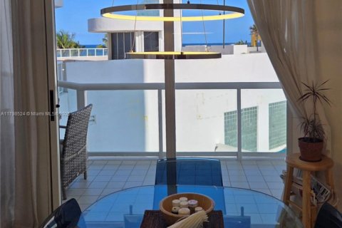 Condo in Sunny Isles Beach, Florida, 2 bedrooms  № 2019407 - photo 10