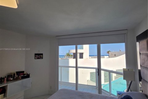 Condo in Sunny Isles Beach, Florida, 2 bedrooms  № 2019407 - photo 13