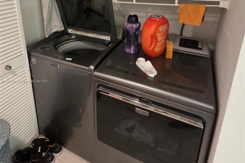 Condo in Sunny Isles Beach, Florida, 2 bedrooms  № 2019407 - photo 22