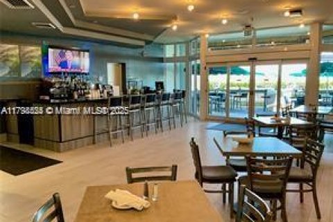 Condo in Sunny Isles Beach, Florida, 2 bedrooms  № 2019407 - photo 25