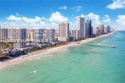 Condo in Sunny Isles Beach, Florida, 2 bedrooms  № 2019407 - photo 8