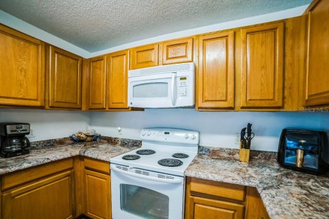 House in Haines City, Florida 4 bedrooms, 185.8 sq.m. № 1653966 - photo 13