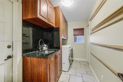 Casa en venta en Plantation, Florida, 4 dormitorios, 250.65 m2 № 1948072 - foto 29