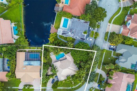 Casa en venta en Plantation, Florida, 4 dormitorios, 250.65 m2 № 1948072 - foto 1