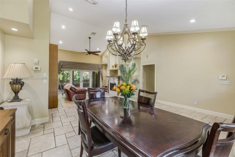 Casa en venta en Plantation, Florida, 4 dormitorios, 250.65 m2 № 1948072 - foto 8