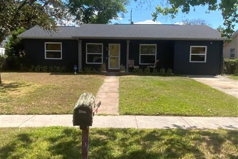 House in Orlando, Florida 3 bedrooms, 162.95 sq.m. № 1602775 - photo 1