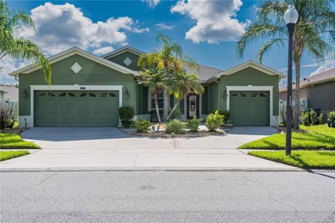 House in Orlando, Florida 4 bedrooms, 196.4 sq.m. № 2223798