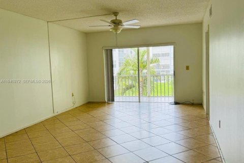 Купить кондоминиум в Бока-Ратон, Флорида 2 спальни, 86.96м2, № 1998274 - фото 6