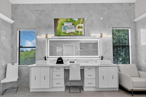 House in Wellington, Florida 6 bedrooms, 329.15 sq.m. № 2188516 - photo 28