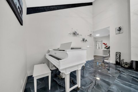 House in Wellington, Florida 6 bedrooms, 329.15 sq.m. № 2188516 - photo 17