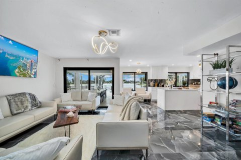 House in Wellington, Florida 6 bedrooms, 329.15 sq.m. № 2188516 - photo 16