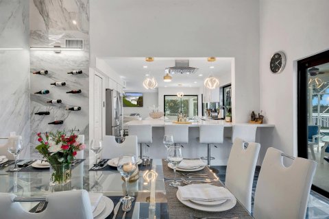 House in Wellington, Florida 6 bedrooms, 329.15 sq.m. № 2188516 - photo 5