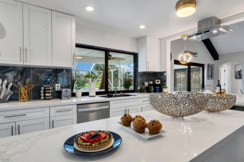 House in Wellington, Florida 6 bedrooms, 329.15 sq.m. № 2188516 - photo 10