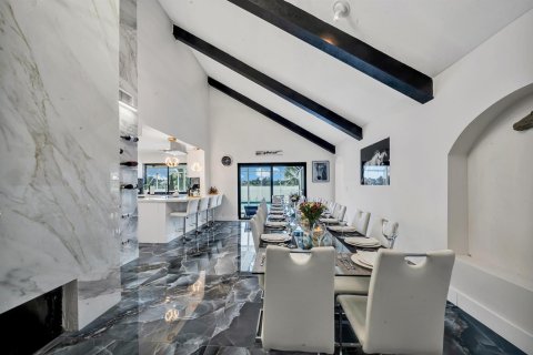 House in Wellington, Florida 6 bedrooms, 329.15 sq.m. № 2188516 - photo 4