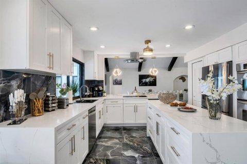 House in Wellington, Florida 6 bedrooms, 329.15 sq.m. № 2188516 - photo 9