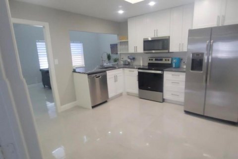 Commercial property in Deerfield Beach, Florida 220.36 sq.m. № 2245631 - photo 12
