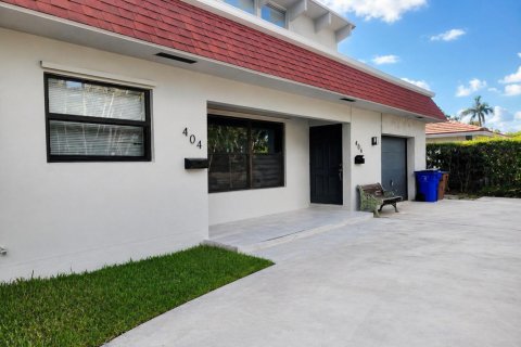 Commercial property in Deerfield Beach, Florida 220.36 sq.m. № 2245631 - photo 3