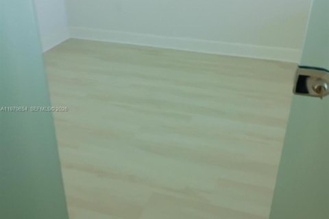Condominio en venta en North Miami, Florida, 3 dormitorios, 167.32 m2 № 2032697 - foto 7