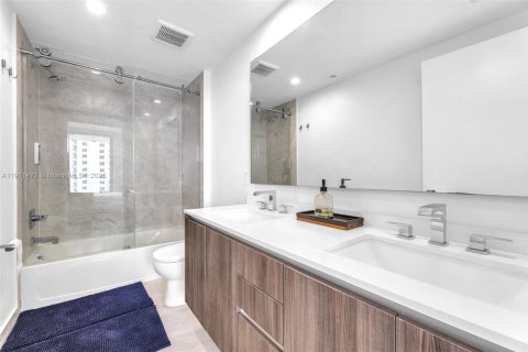 Condominio en venta en Miami, Florida, 2 dormitorios, 107.86 m2 № 2013381 - foto 14