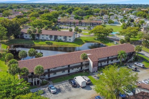 Condominio en venta en Tamarac, Florida, 2 dormitorios, 72 m2 № 1867344 - foto 4