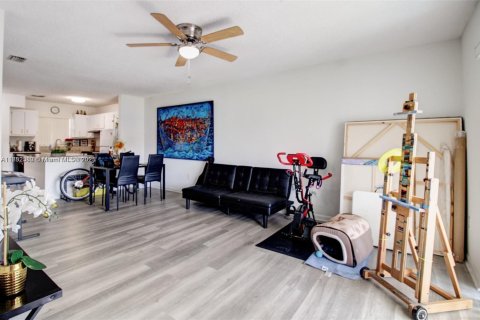Condominio en venta en Tamarac, Florida, 2 dormitorios, 72 m2 № 1867344 - foto 5