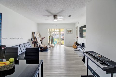 Condominio en venta en Tamarac, Florida, 2 dormitorios, 72 m2 № 1867344 - foto 6