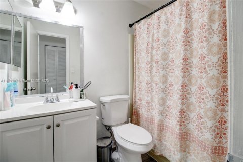 Condominio en venta en Tamarac, Florida, 2 dormitorios, 72 m2 № 1867344 - foto 8