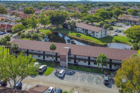 Condominio en venta en Tamarac, Florida, 2 dormitorios, 72 m2 № 1867344 - foto 16