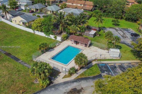 Condominio en venta en Tamarac, Florida, 2 dormitorios, 72 m2 № 1867344 - foto 15