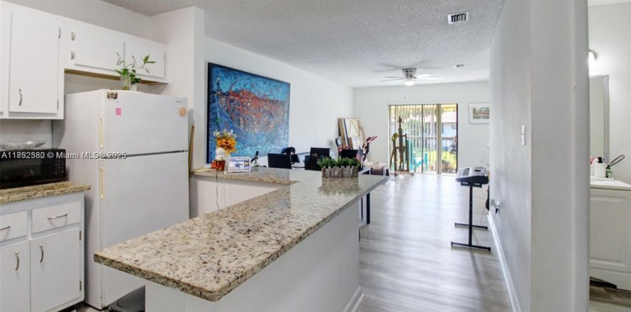 Condominio en Tamarac, Florida, 2 dormitorios  № 1867344